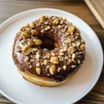 Schokoladen gebackene Donuts für ein süßes Ostern