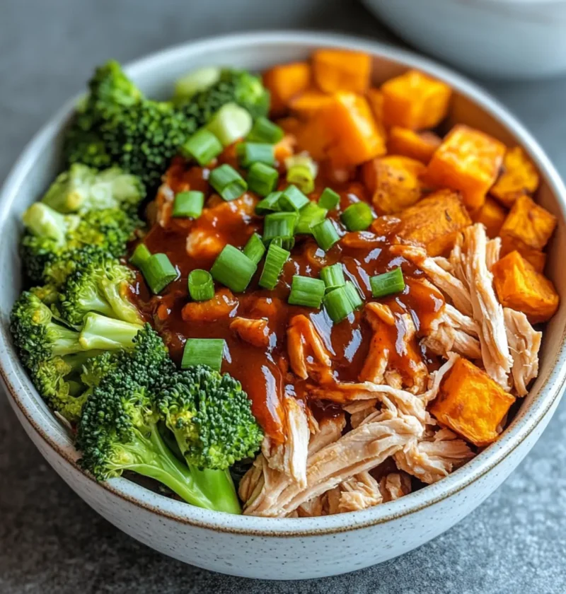 Einfache BBQ-Hähnchen- und Süßkartoffel-Schalen 1 Einfache BBQ-Hähnchen- und geröstete Süßkartoffel-Schalen Rezept